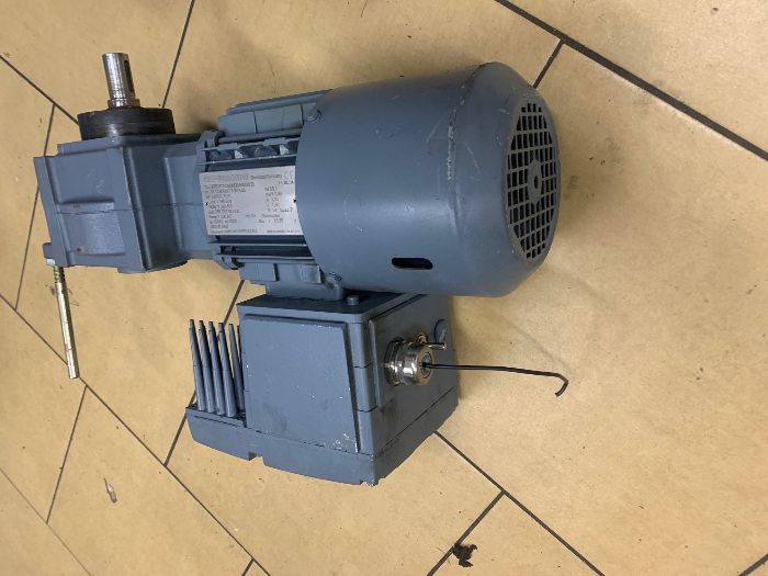 Przekładnia, motoreduktor z falownikiem 0,37 kw 27-137 obr. Falownik