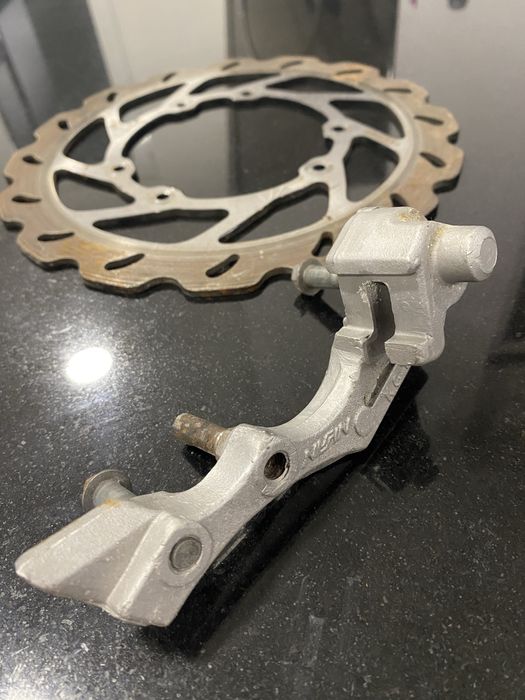 Disco de travão e suporte de bomba