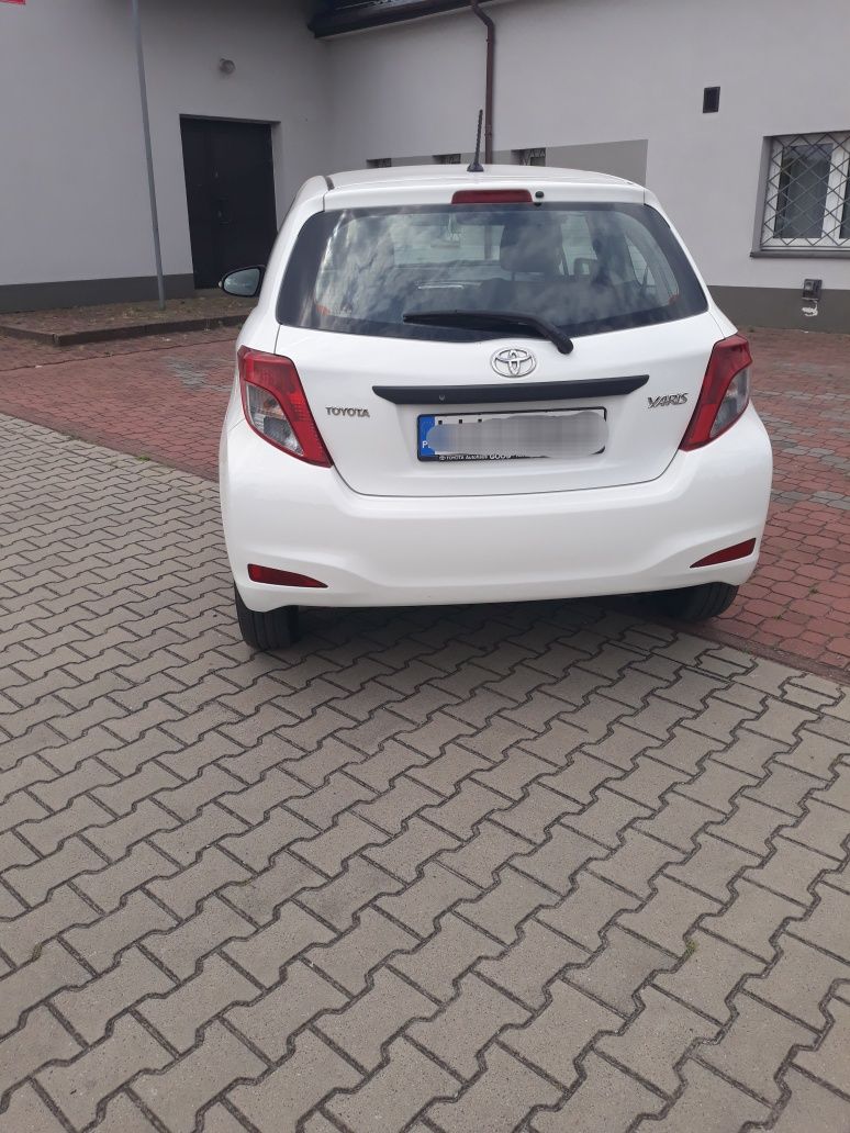 Toyota Yaris 1.0 benzyna 2012 rok.