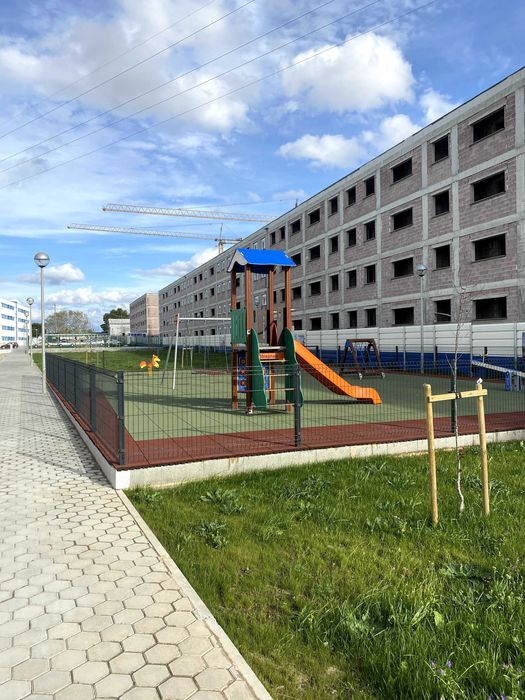 Alugo T1 Novo junto ao Glícinias