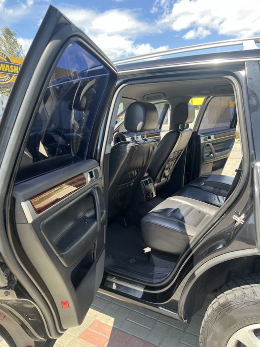 Офіційний Volkswagen Touareg з газом