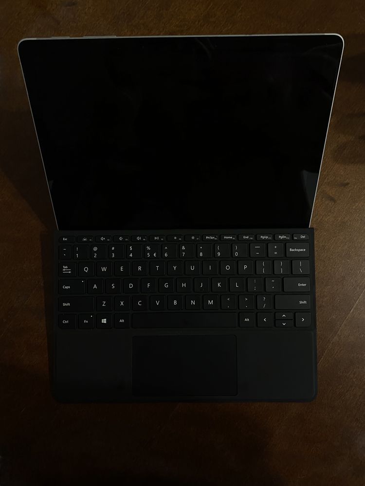 Surface Go 3 + czarna klawiatura