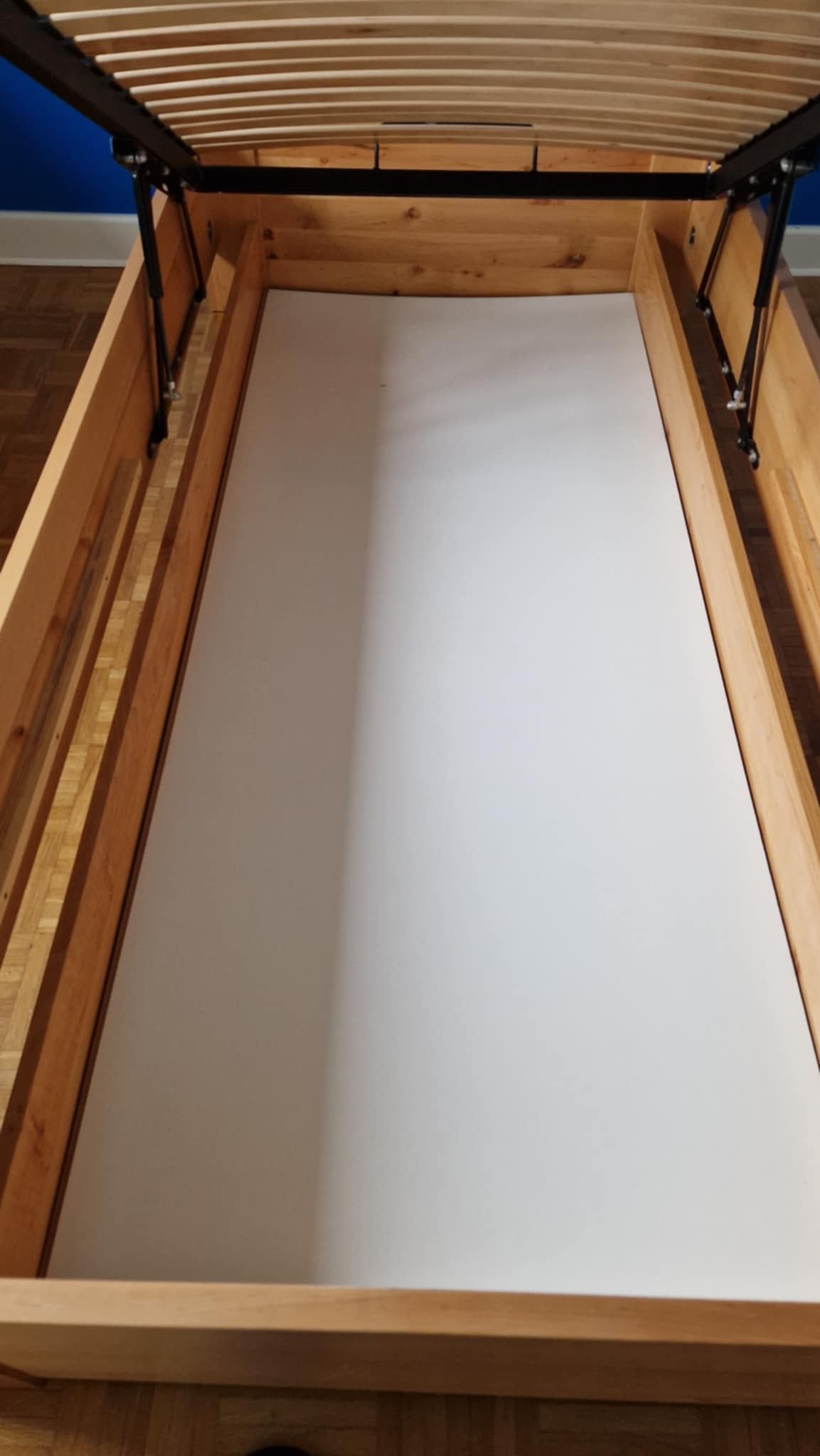Łóżko pojedyncze, drewniane, Olcha, 100x200 cm ze skrzynią