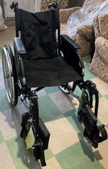 Колісне крісло, інвалідний візок Invacare універсальний