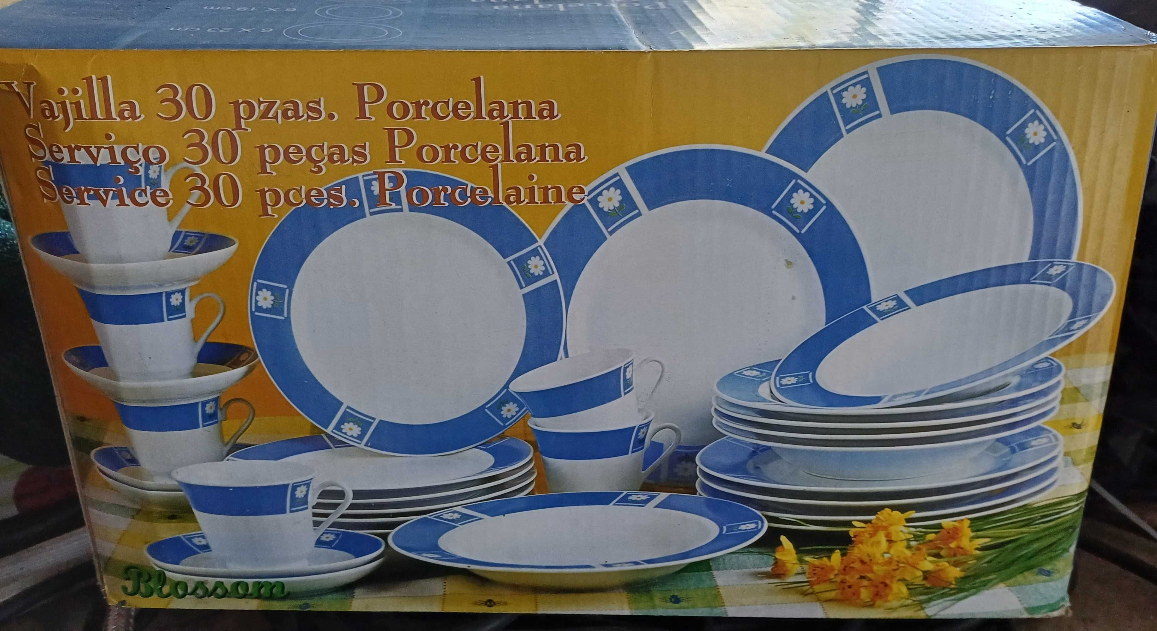 Conjunto de pratos e chávenas com muita classe