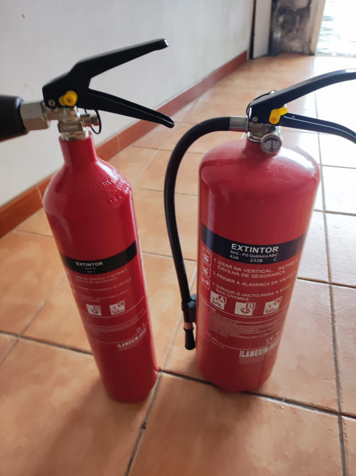 2 Extintores CO2 e Pó Químico ABC novos, nunca usados