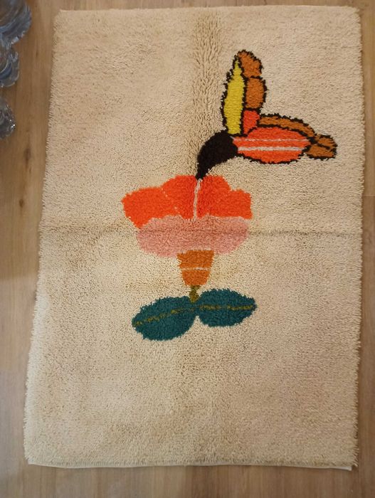 Tapete feito manualmente em lã