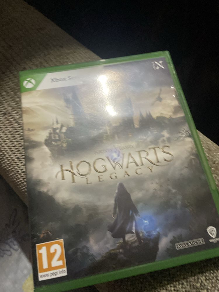 Продам диск с игрой Hogwarts legacy для xbox series x