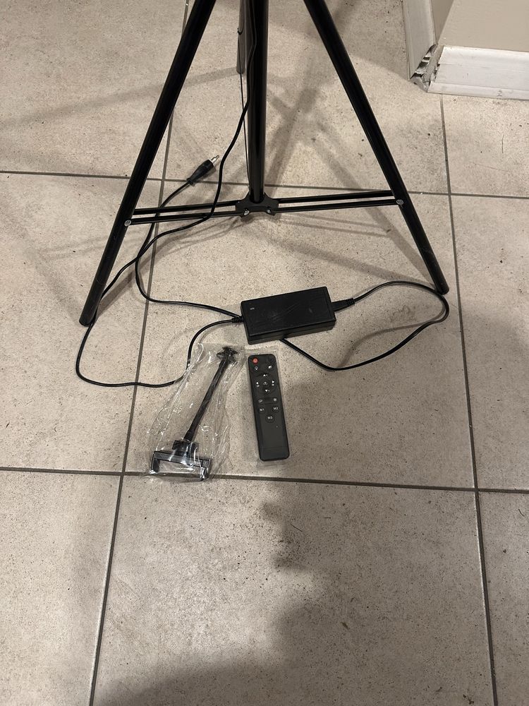 Lampa ze stojakiem led pierscieniowa