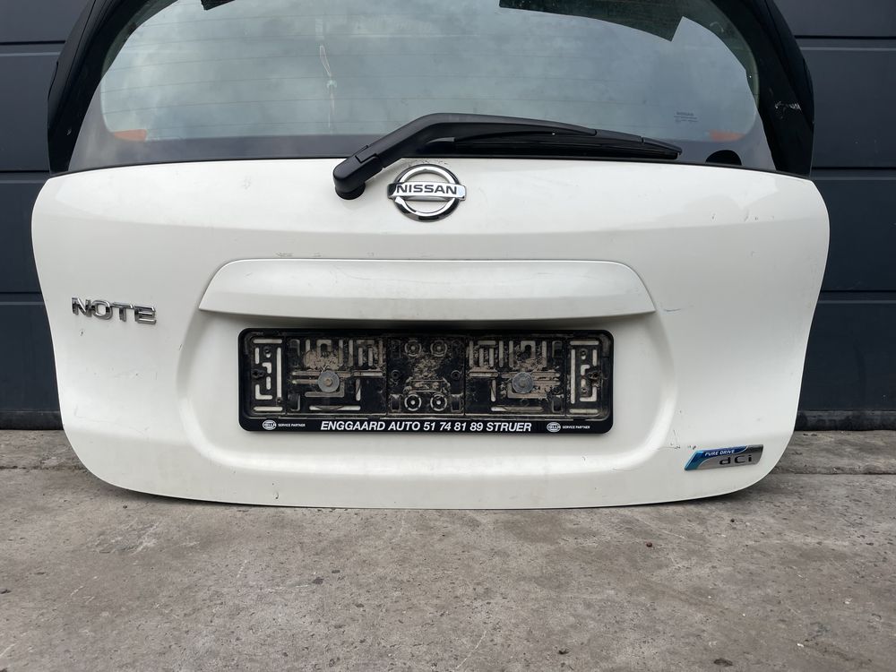Ляда Кляпа Кришка багажника Нісан Hоте Nissan Note 2013-2020