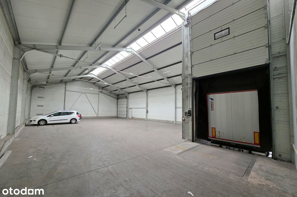 Hala z dokiem TIR i dużą bramą, ul. Rocha.