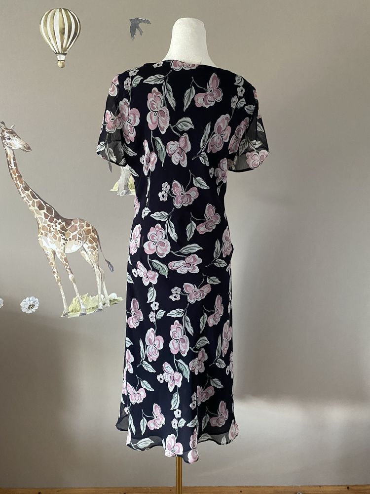 Elegancka sukienka plus size midi wygodna elastyczna
