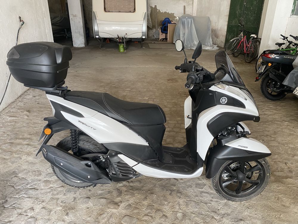 TricityYamaha 125 com 2100Km