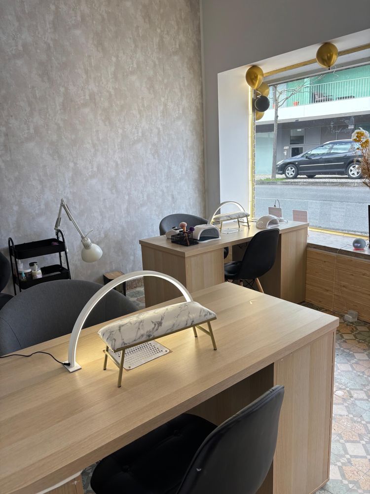 Arrenda mesa de manicure / ou comissao