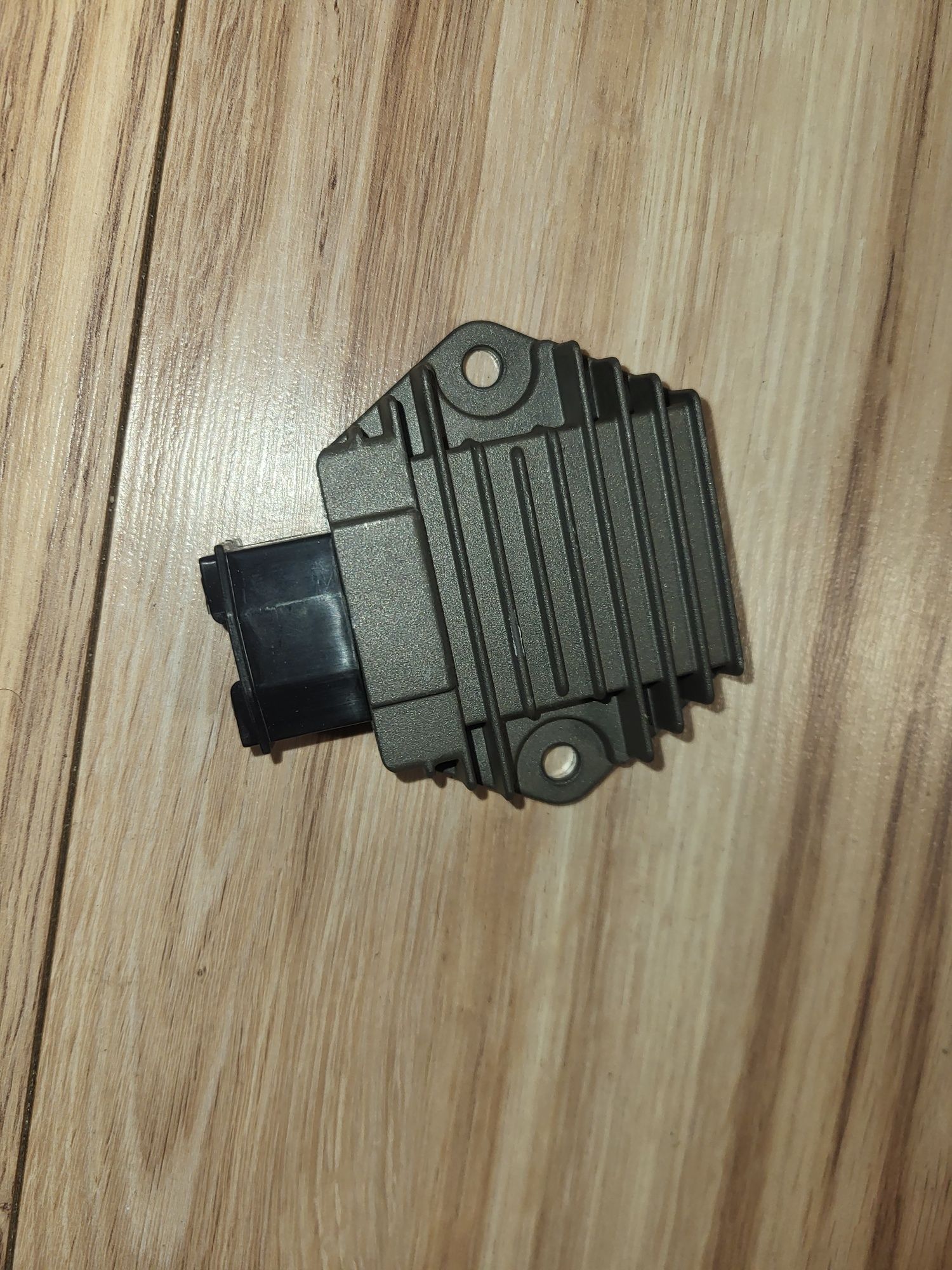 Nowy regulator napięcia honda cb 500 vt 750 Shadow vfr  hornet 600 cbf