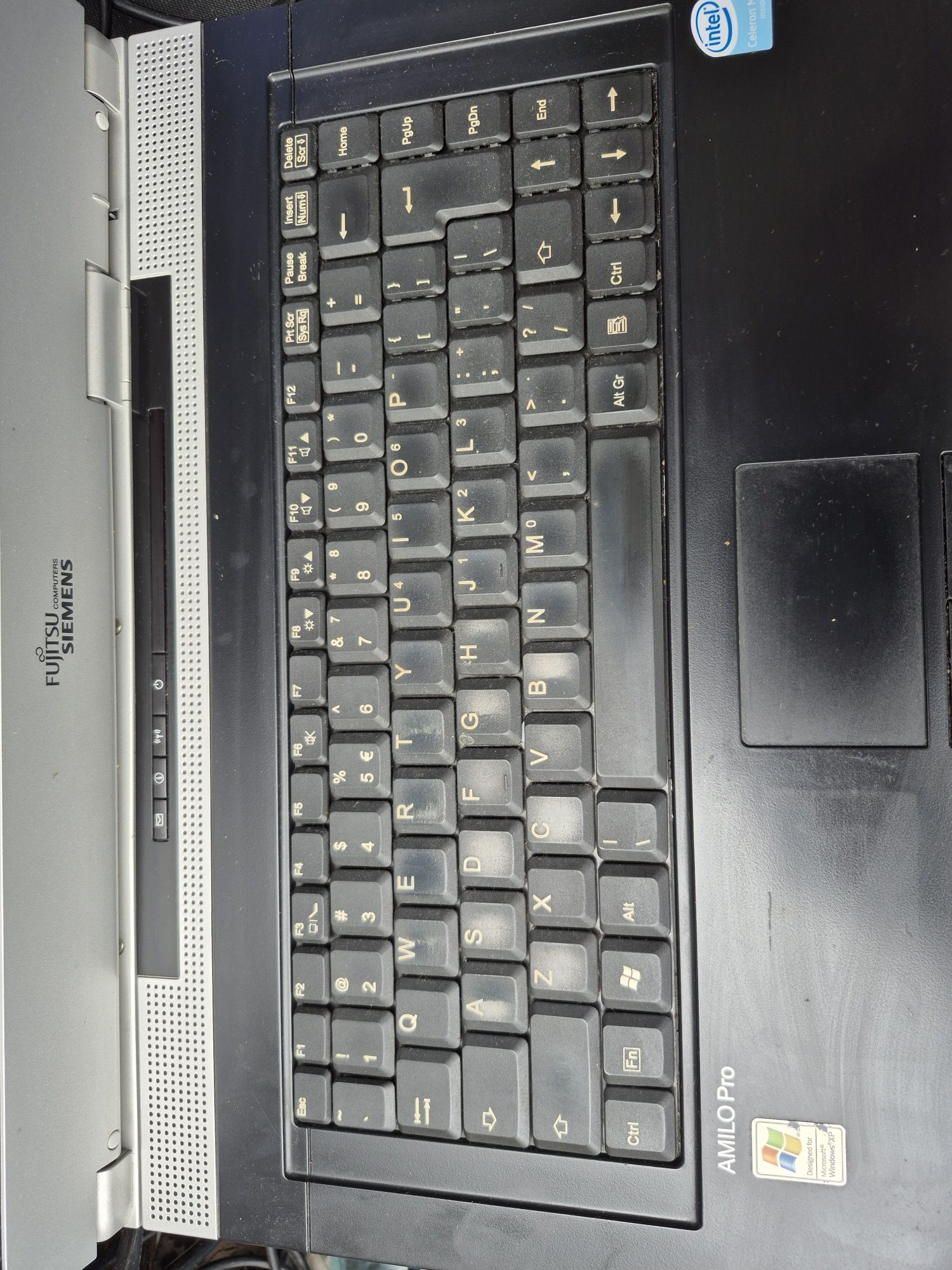 Laptoop Fujitsu Siemens Amilo Pro V2055