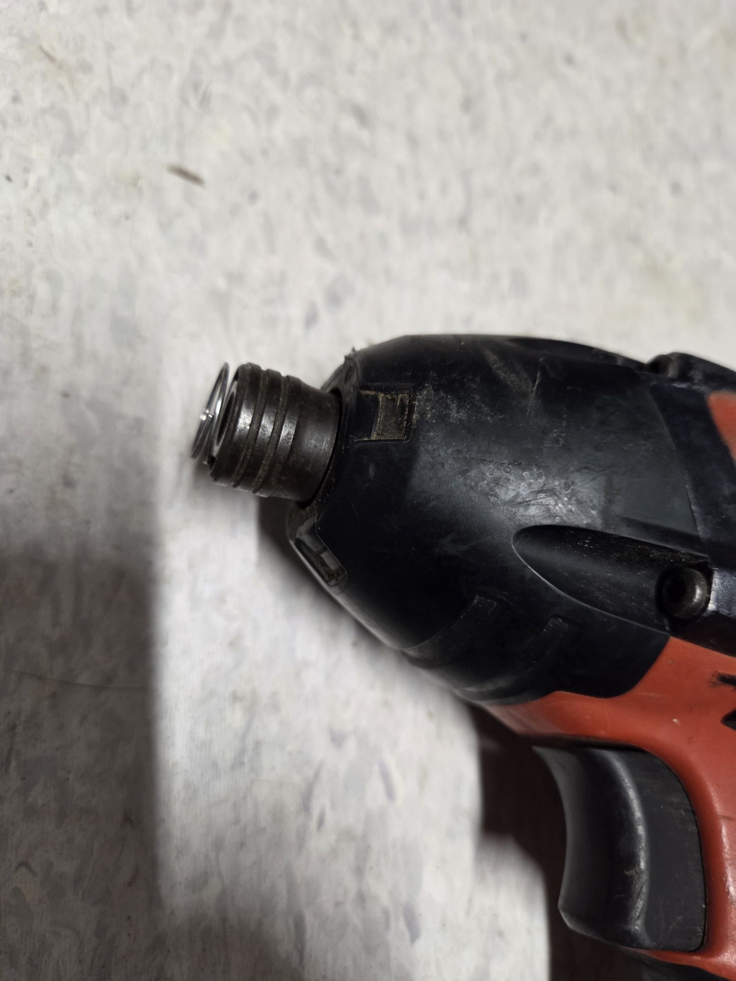 Zakrętarka Hilti z akumulatorem