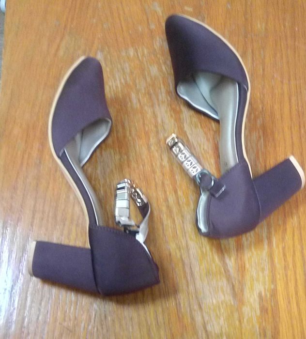 отдам обувь 36 размера