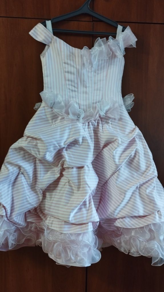 Сукня для дівчинки на свято
