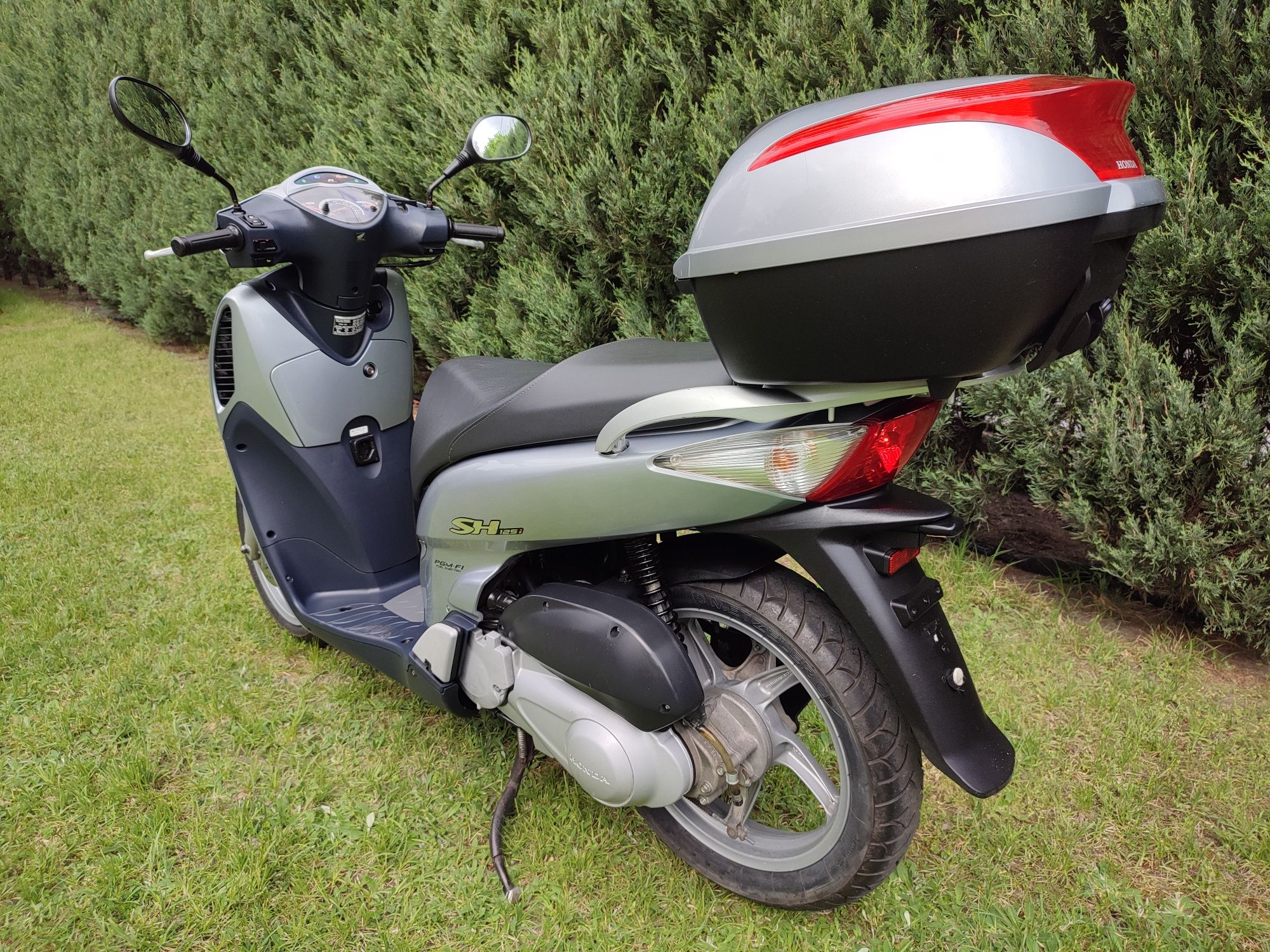 Honda SH 125 SHi wtrysk duże koła kufer Pantheon Burgman PCX