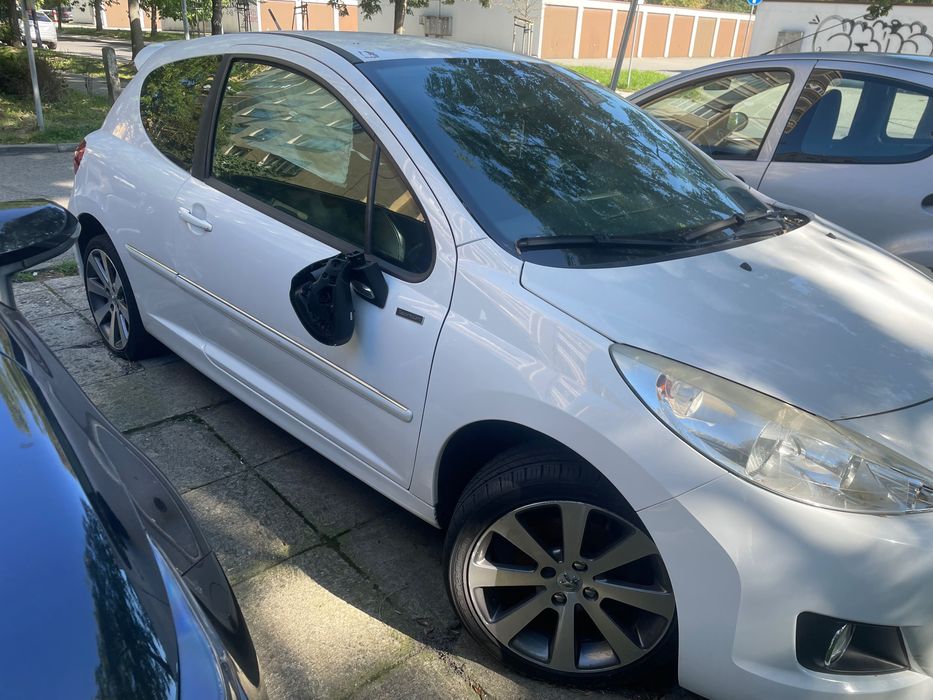 Sprzedam peugeot 207 1.6vti 2011r + opony ze stalówkami 2024