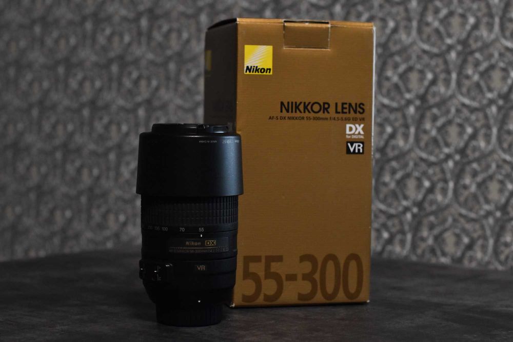 Nikon AF-S DX NIKKOR 55-300mm f/4.5-5.6G ED VR стан нового