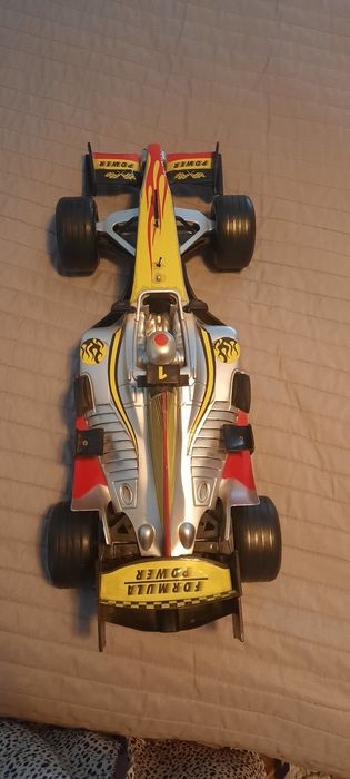 Brinquedo carro desportivo