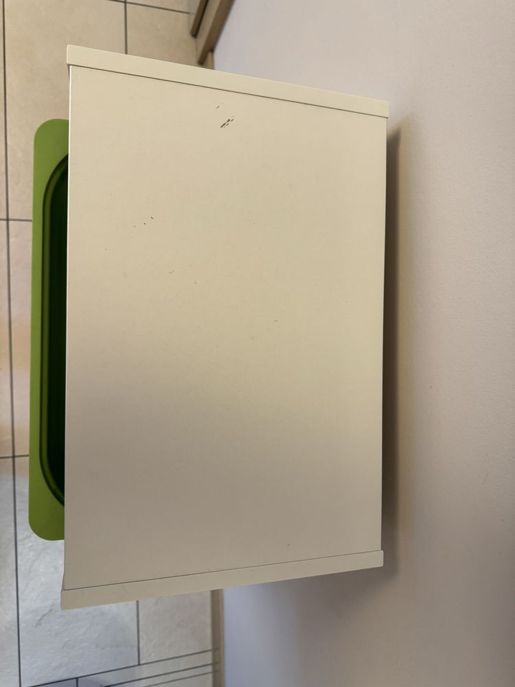 Szafka z Ikea z kolorowymi szufladami