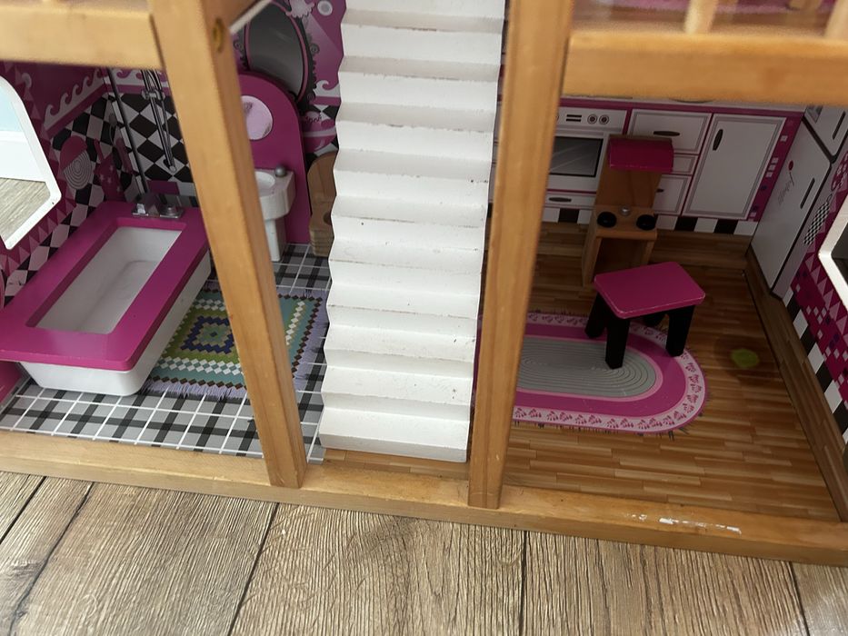 Domek drewniany dla lalek