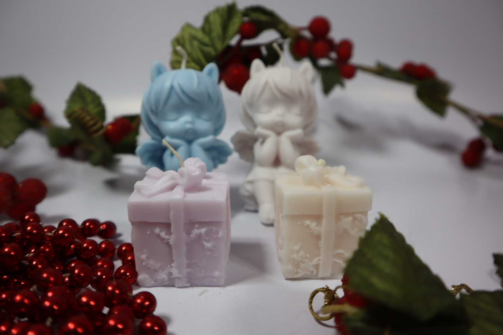 Zestaw dwóch  świec prezentów i dwóch aniołków/elfów/wróżek