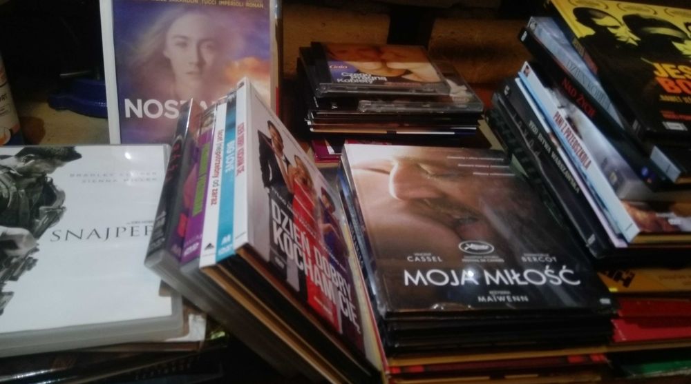 filmy DVD w pudełkach
