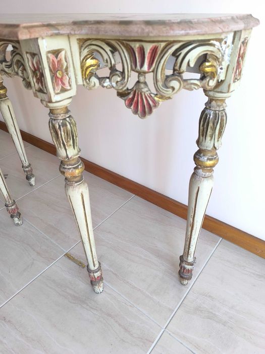 Consola clássica com tampo em mármore