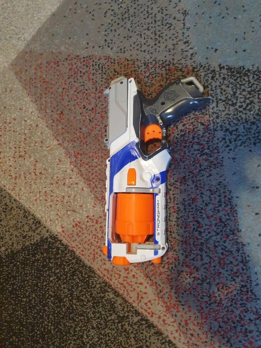 NERF Zestaw czterech kultowych wyrzutni + akcesoria do zabawy