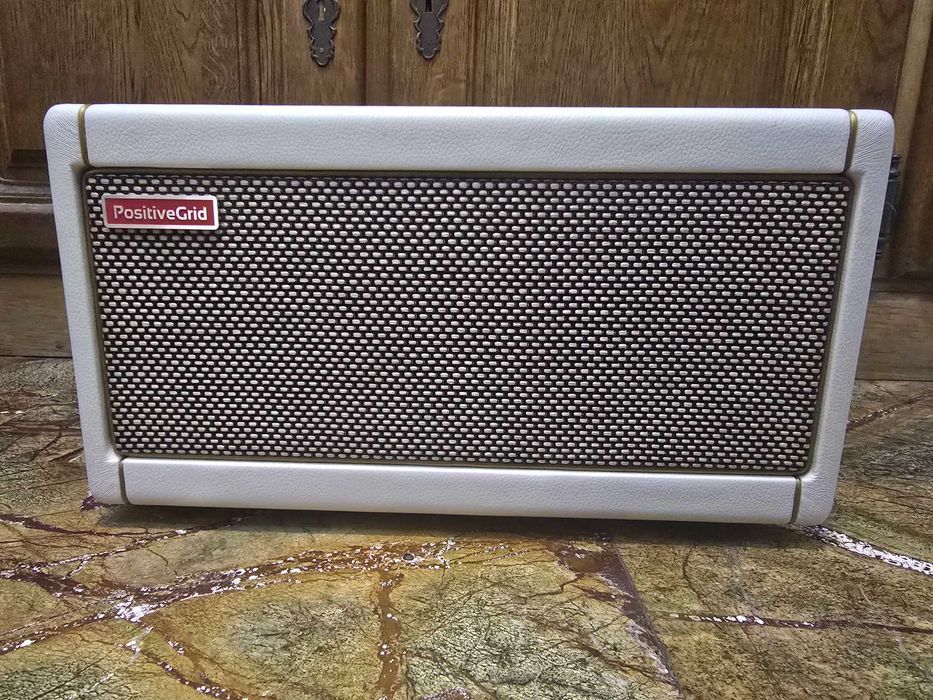 Wzmacniacz gitarowy Positive Gird Spark 40 (Biały) Edycja Limitowana