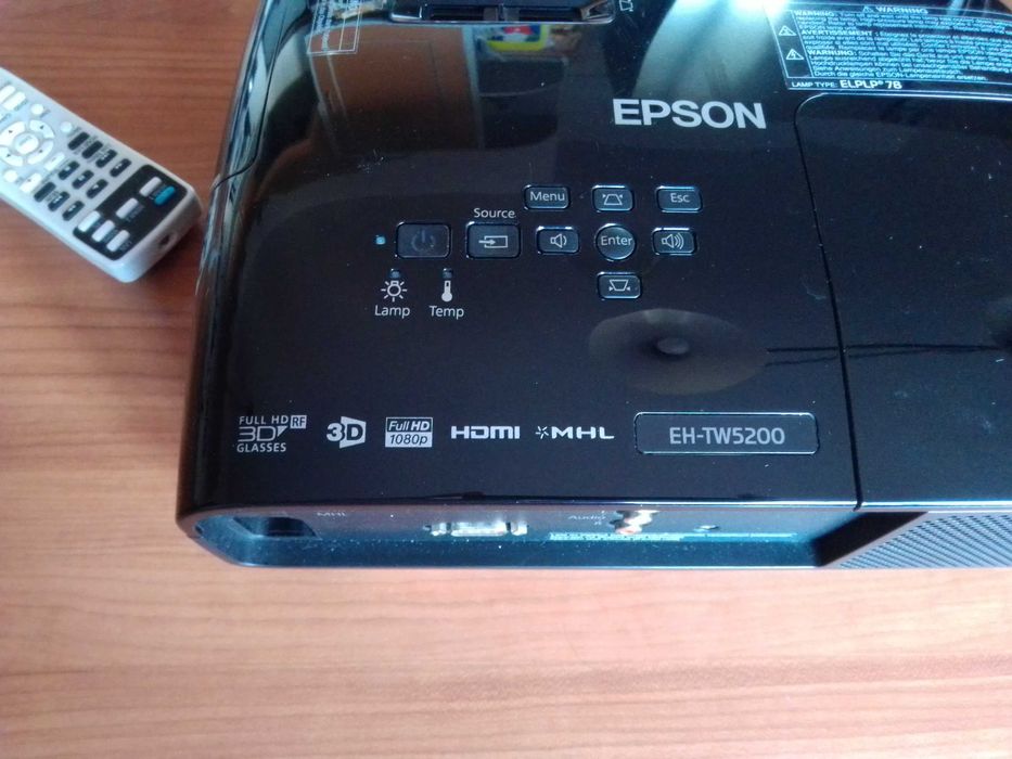 Projector Epson EH-TW5200.