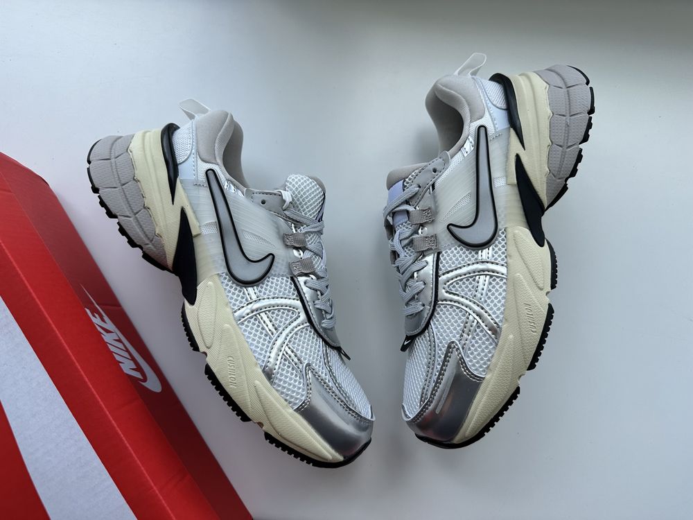 Кросівки Nike V2K Run Summit White Metallic Silver  FD0736-100-38