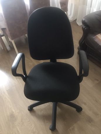 Продам комп'ютерне крісло