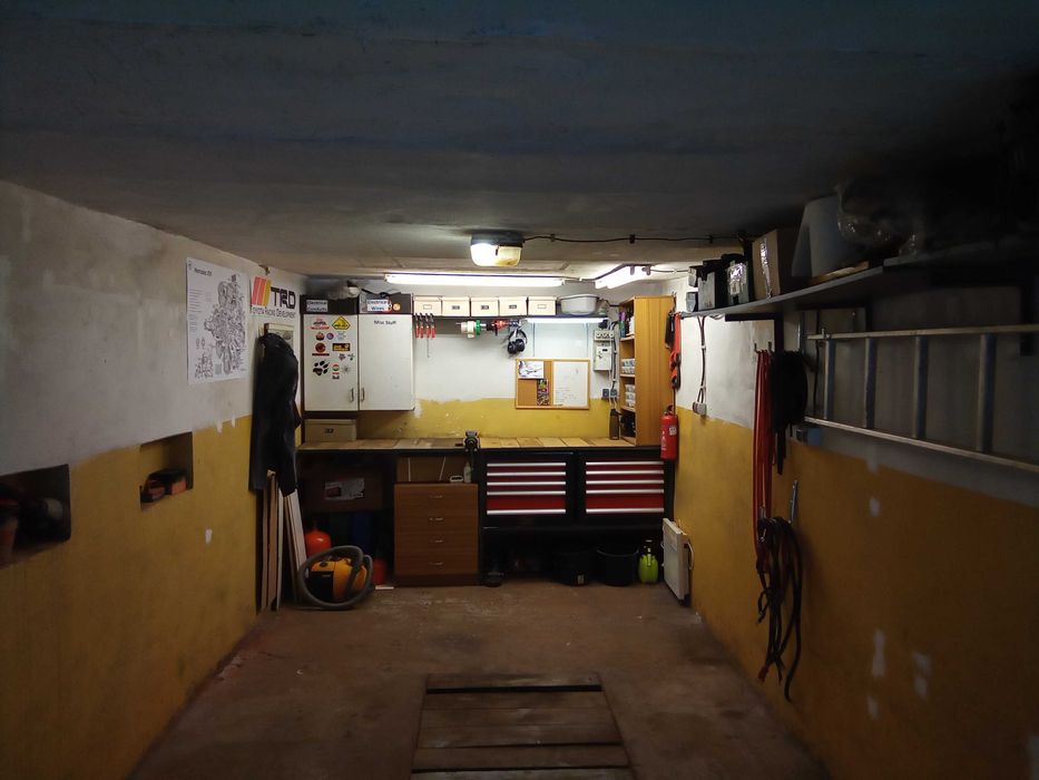 Garaz murowany, centrum miasta, Hutnicza