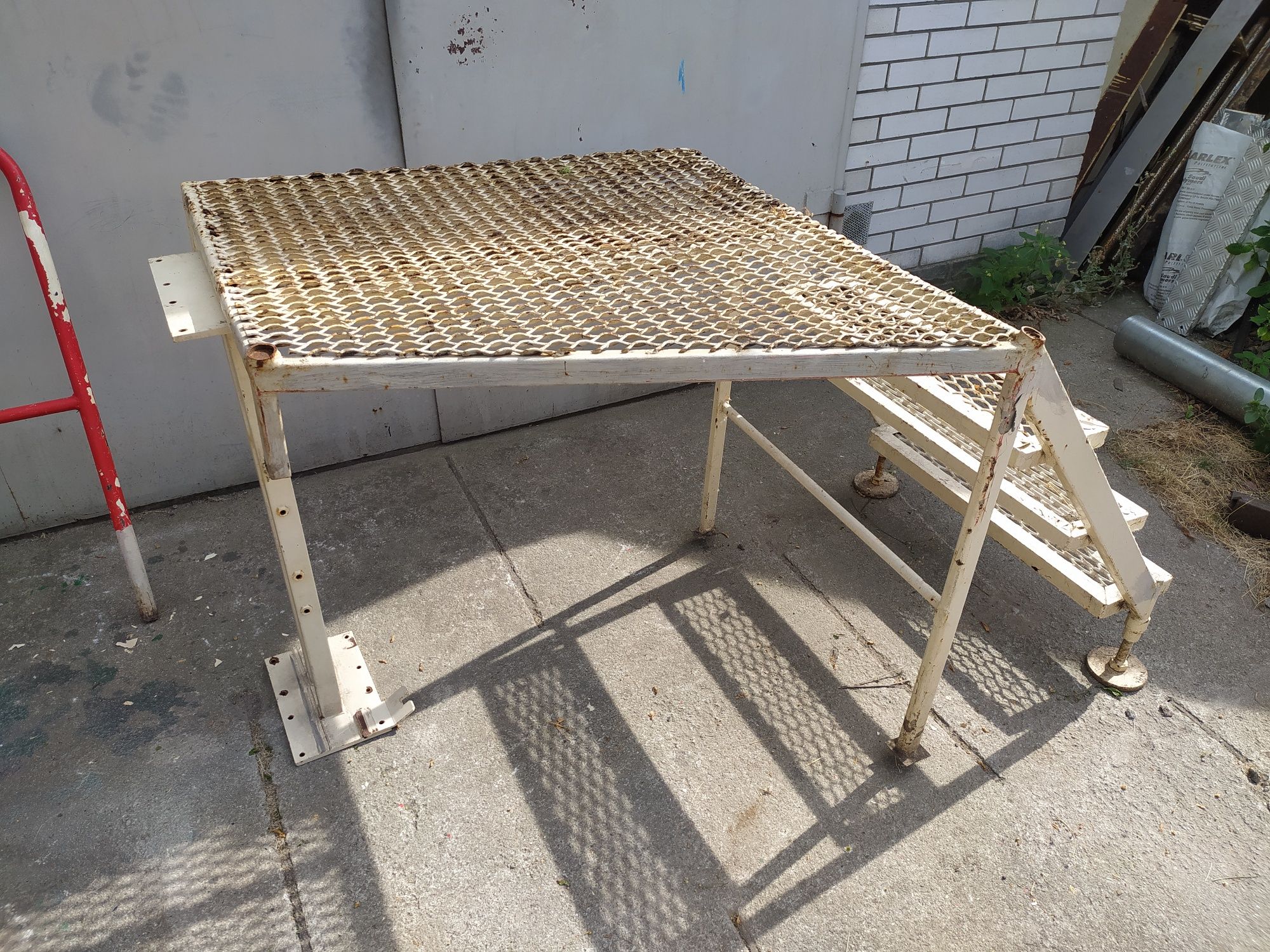 Продам площадку металеву