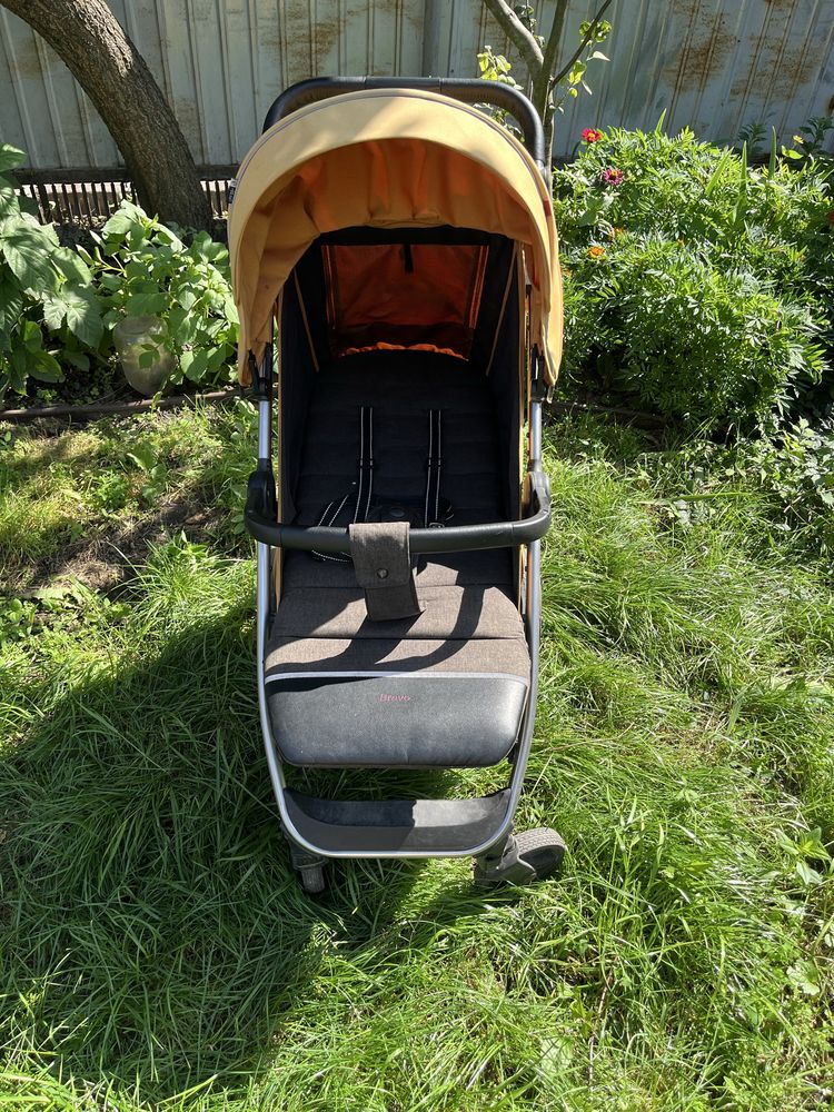 Прогулянкова коляска Carrello Bravo