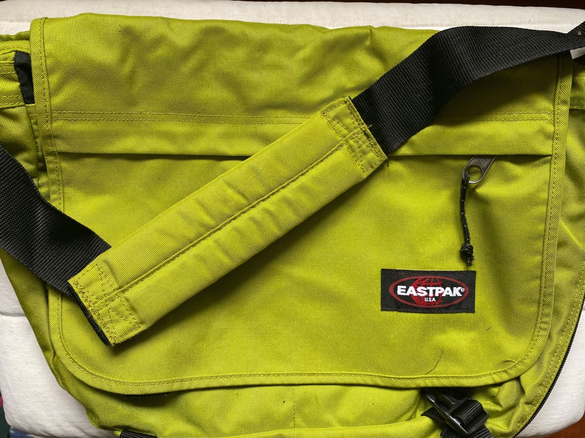Mala verde EASTPAK®