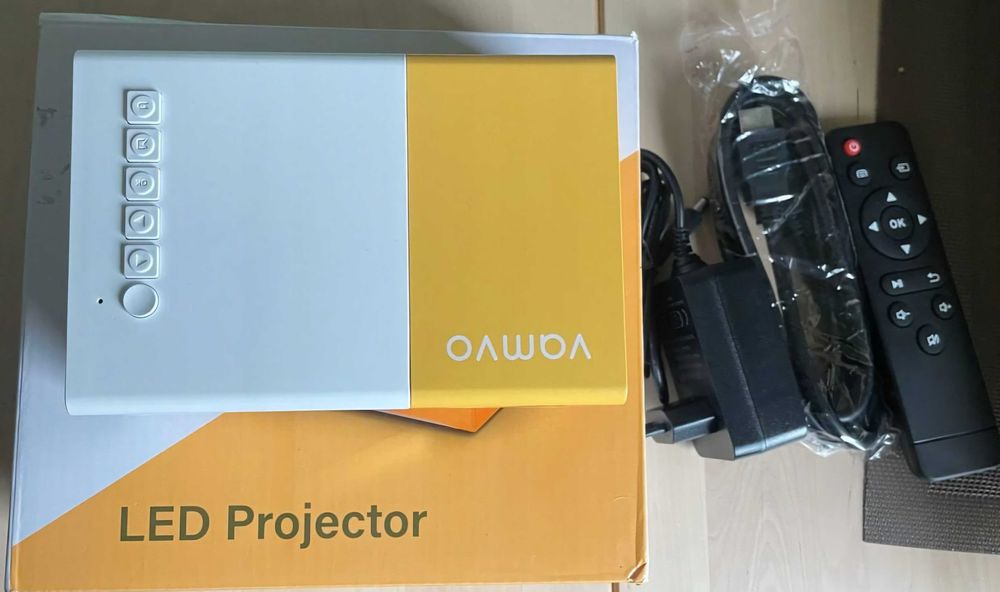 Mini Projektor Przenośny/ Rzutnik LED USB Full
HD HDMI Pilot Kompakt