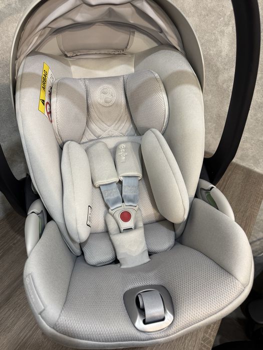 Автокрісло Cybex Cloud T Plus 2023 Off White — стан відмінний