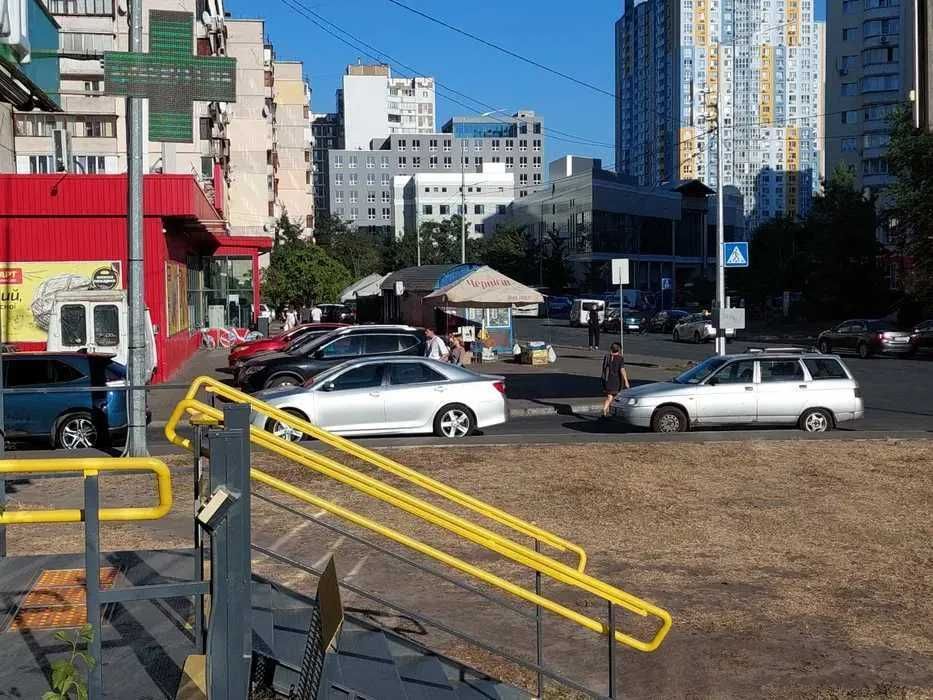 Продам Фасад 25м2+Орендар(45000грн) м.Харьківська ОКУПНІСТЬ 8,5 років