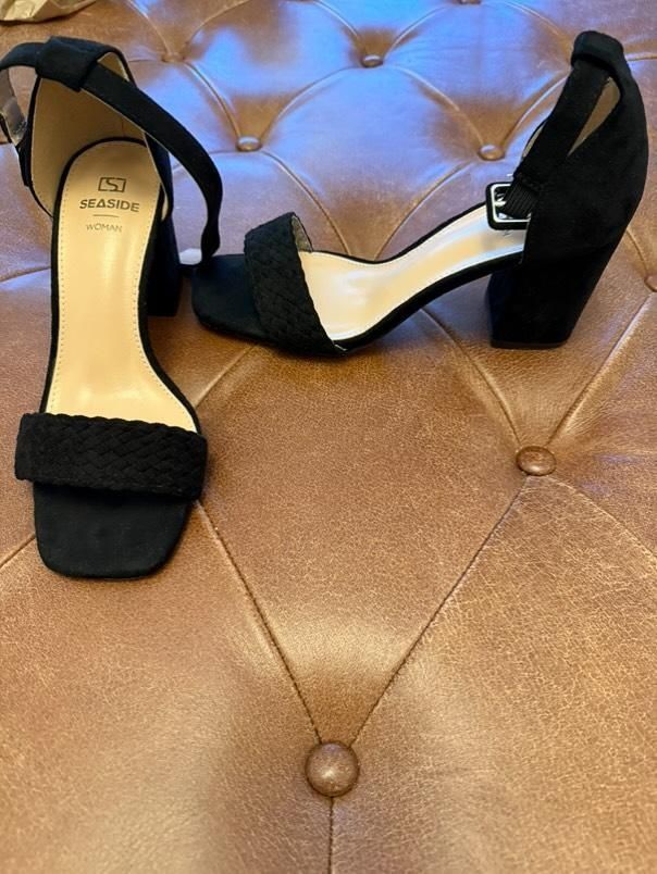 Sapato alto preto lindo