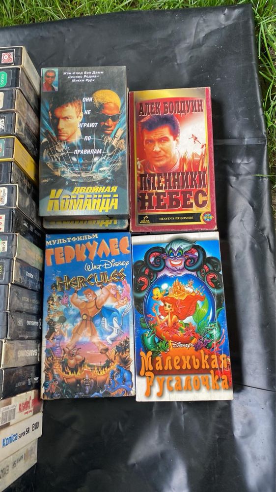 Відеокасети( різні жанри). Бажано все одним лотом.  15 грн за шт.