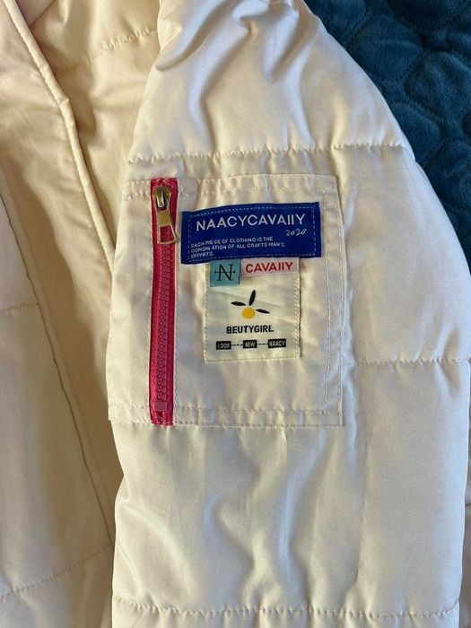 Стильна жіноча куртка