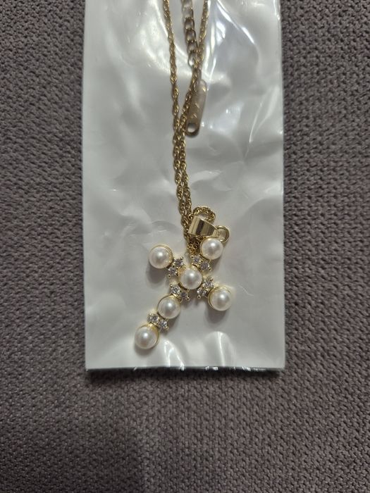 Łańcuszek z krzyżykiem z cyrkoniami i perełkami Moonriver