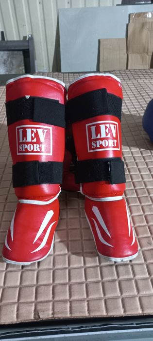 Набір захисного спорядж. для єдиноборств: шоломи/рукавиці/захист  ніг