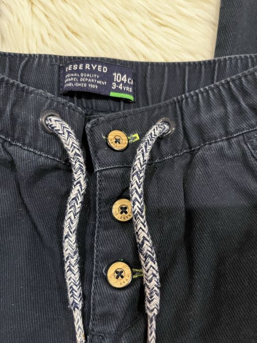 Spodnie granatowe chłopięce Reserved r. 104